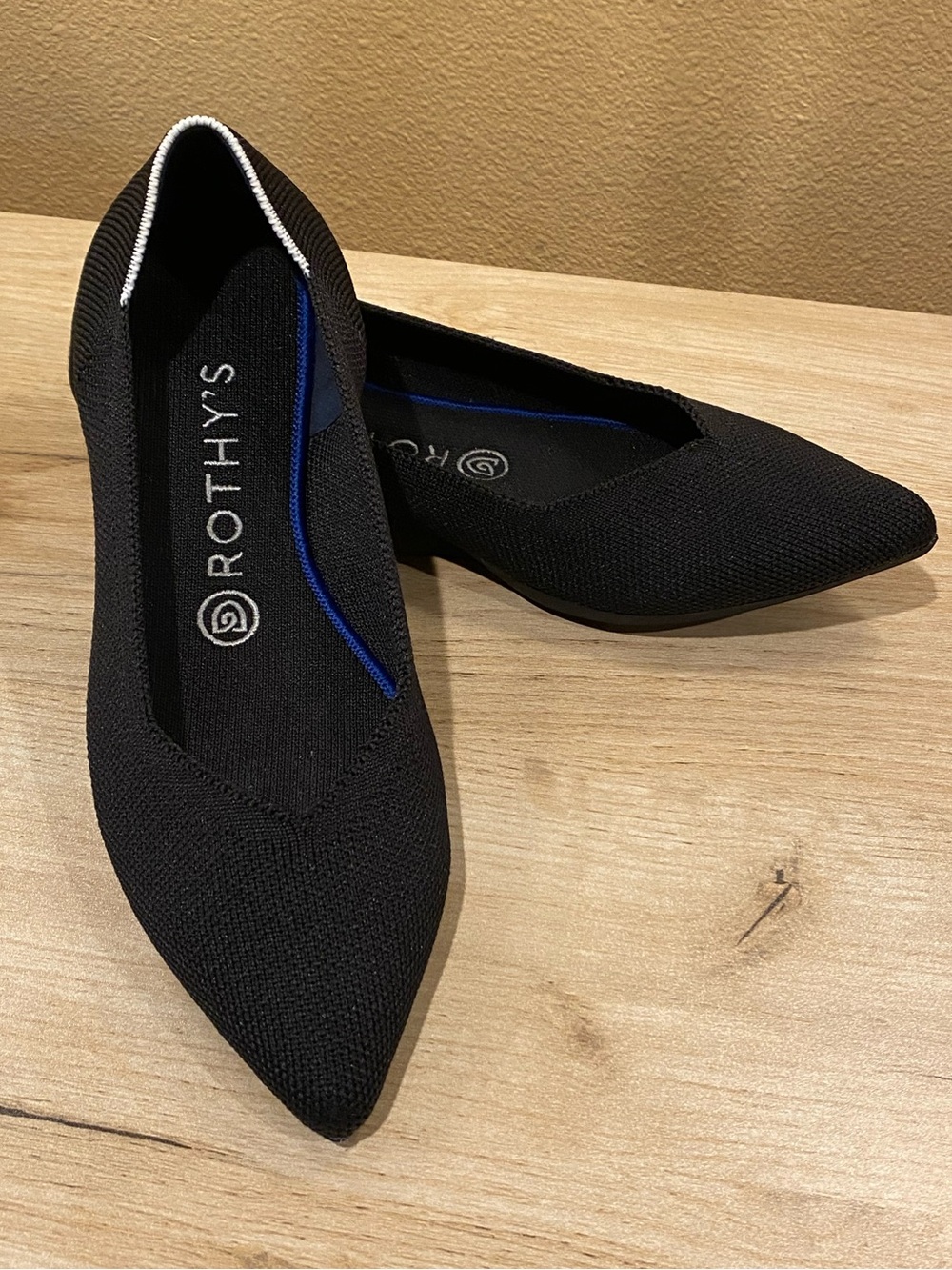 Rothy's THE POINT II, Flats with White Trim, size W8 great condition.